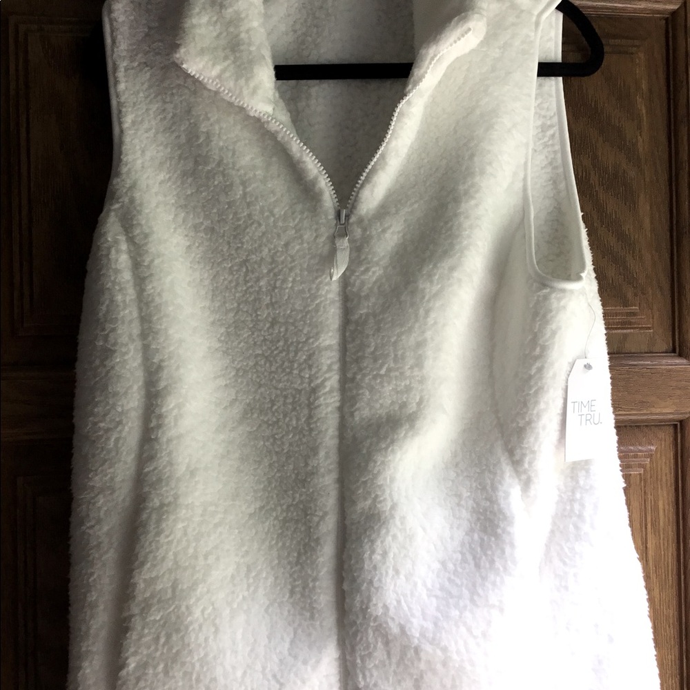 Time and Tru L white sherpa vest